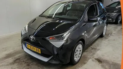 Gebruikt 2020 Toyota Aygo X-play Hatchback | € 9.750 (Eerlijke prijs)