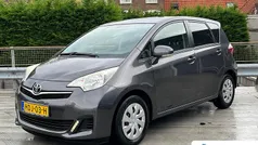 Grijs Gebruikt 2014 Toyota Verso-S MPV | € 10.990 (Goede deal)