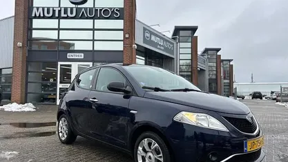 Blauw Gebruikt 2016 Lancia Ypsilon Hatchback | € 6.490 (Eerlijke prijs)