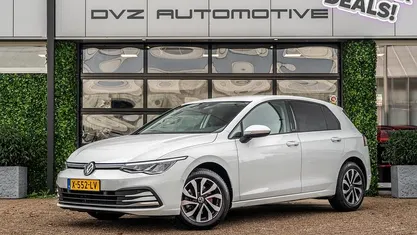 Wit Gebruikt 2022 VW Golf VIII Active Hatchback | € 18.950 (Eerlijke prijs)