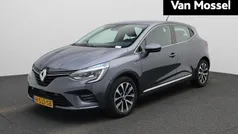 Grijs Gebruikt 2020 Renault Clio V Intens Hatchback | € 14.900 (Eerlijke prijs)