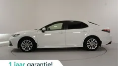 Wit, metallic lak Gebruikt 2021 Toyota Camry Lounge Sedan | € 26.950 (Goede deal)