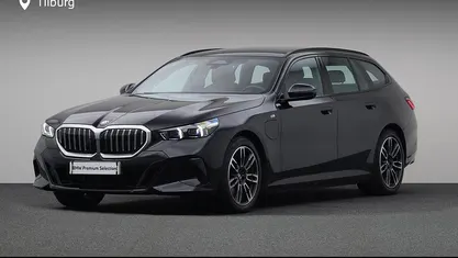 Zwart Gebruikt 2025 BMW 550e Comfort Edition Stationwagen | € 74.880 (Goede deal)