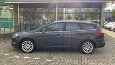 Grijs, andere lak Gebruikt 2012 Ford Focus Titanium Sedan | € 3.995 (Goede deal)