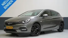 Grijs, metallic lak Gebruikt 2021 Opel Astra Elegance Hatchback | € 13.695 (Eerlijke prijs)