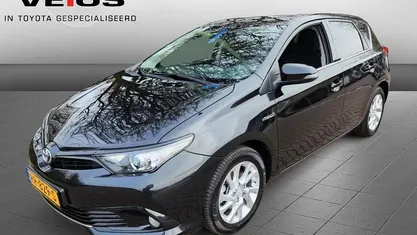 Zwart (metallic) Occasion 2018 Toyota Auris Hybrid Hatchback | € 16.450 (Eerlijke prijs)