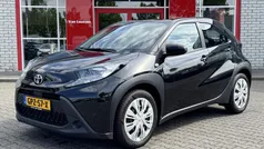 Zwart Gebruikt 2023 Toyota Aygo Play Hatchback | € 15.900 (Goede deal)