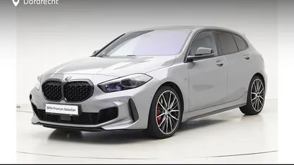 Skyscraper grey metallic (grijs metallic) Gebruikt 2023 BMW M135 Comfort Edition Hatchback | € 47.895 (Eerlijke prijs)