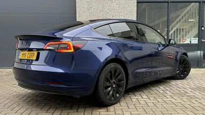 Blauw Gebruikt 2022 Tesla Model 3 Standard Range Sedan | € 28.499 (Eerlijke prijs)