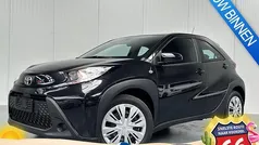 Zwart Gebruikt 2024 Toyota Aygo Play Hatchback | € 21.450 (Eerlijke prijs)