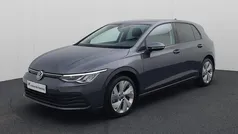 Grijs Gebruikt 2022 VW Golf VIII Life Hatchback | € 22.440 (Eerlijke prijs)