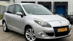 Grijs (metallic) Gebruikt 2011 Renault Scénic III MPV | € 2.495 (Goede deal)