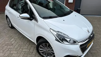 Occasion 2016 Peugeot 208 Allure Hatchback | € 5.999 (Eerlijke prijs)