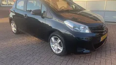Zwart Gebruikt 2013 Toyota Yaris Hatchback | € 5.950 (Eerlijke prijs)