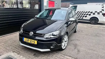 Zwart (metallic) Gebruikt 2016 VW Polo Cross Hatchback | € 9.950 (Goede deal)