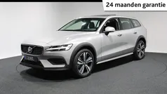 Grijs Gebruikt 2022 Volvo V60 CC Plus Stationwagen | € 51.940 (Eerlijke prijs)