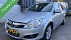 Grijs, metallic lak Gebruikt 2010 Opel Astra Cosmo Stationwagen | € 3.450 (Eerlijke prijs)