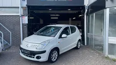 Wit, metallic lak Gebruikt 2010 Nissan Pixo Hatchback | € 1.999 (Goede deal)