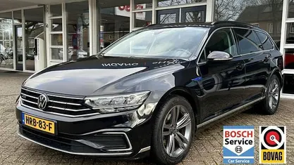 Zwart Occasion 2021 VW Passat GTE Stationwagen | € 21.600 (Eerlijke prijs)
