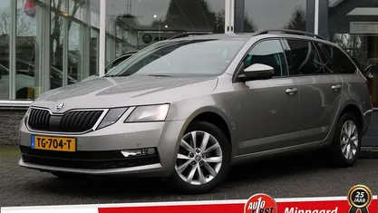 Grijs Gebruikt 2018 Skoda Octavia Business Line Stationwagen | € 9.800 (Goede deal)