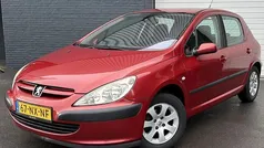 Rood Gebruikt 2004 Peugeot 307 Hatchback | € 1.195 (Eerlijke prijs)