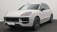 Grijs, metallic lak Nieuw 2025 Porsche Cayenne Turbo E-Hybrid SUV | € 258.451 (Eerlijke prijs)