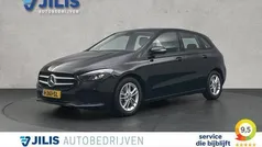 Zwart Gebruikt 2020 Mercedes B180 Business MPV | € 24.850 (Goede deal)