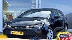 Zwart, metallic lak Gebruikt 2021 Toyota Corolla Comfort Stationwagen | € 17.900 (Eerlijke prijs)