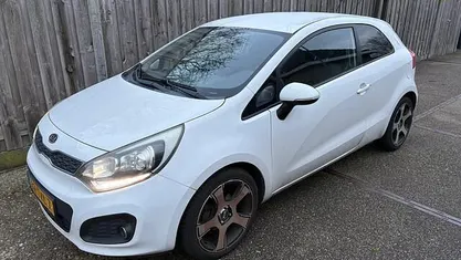 Gebruikt 2012 Kia Rio Plus Hatchback | € 2.450 (Eerlijke prijs)