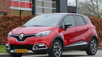 Rood (metallic) Gebruikt 2014 Renault Captur SUV | € 12.950 (Eerlijke prijs)