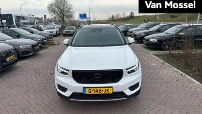 Wit Occasion 2019 Volvo XC40 Momentum SUV | € 24.900 (Eerlijke prijs)