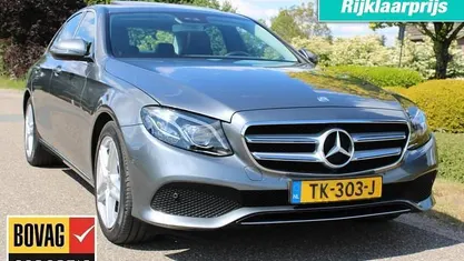 Grijs, metallic lak Gebruikt 2017 Mercedes E250 Prestige Sedan | € 27.750 (Eerlijke prijs)