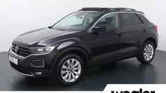 Zwart Gebruikt 2021 VW T-Roc Style SUV | € 24.440 (Eerlijke prijs)