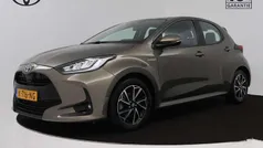 Bruin Gebruikt 2021 Toyota Yaris Hybrid Hatchback | € 20.945 (Eerlijke prijs)