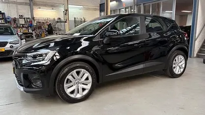 Zwart (metallic) Gebruikt 2023 Renault Captur Equilibre SUV | € 19.350 (Goede deal)