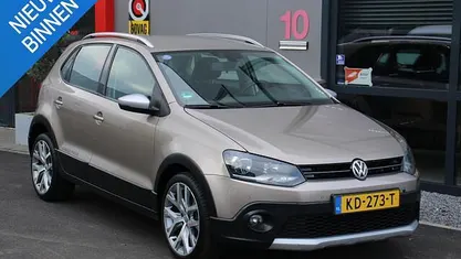 Geel Gebruikt 2016 VW Polo Cross Hatchback | € 10.940 (Eerlijke prijs)