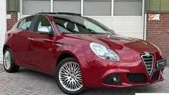 Rood Gebruikt 2012 Alfa Romeo Giulietta Distinctive Hatchback | € 4.999 (Goede deal)