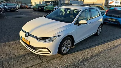 Gebruikt 2022 VW Golf VIII Business Hatchback | € 18.850 (Eerlijke prijs)
