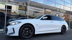 Wit Gebruikt 2022 BMW 330 Executive Stationwagen | € 34.950 (Eerlijke prijs)