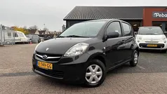 Zwart (metallic) Gebruikt 2008 Subaru Justy Comfort Hatchback | € 1.850 (Eerlijke prijs)