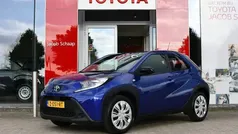 Gebruikt 2024 Toyota Aygo Play Hatchback | € 17.499 (Eerlijke prijs)