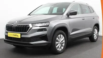 Grijs Gebruikt 2024 Skoda Karoq Ambition SUV | € 30.890 (Eerlijke prijs)