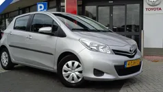Grijs Gebruikt 2015 Toyota Yaris Hatchback | € 8.950 (Eerlijke prijs)