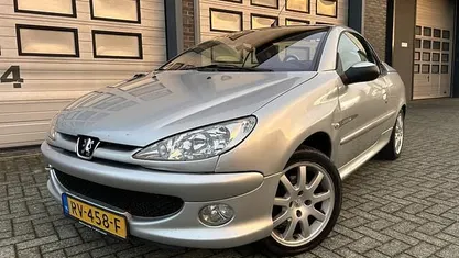 Grijs (metallic) Gebruikt 2006 Peugeot 206 CC Quiksilver Cabriolet | € 1.499 (Eerlijke prijs)