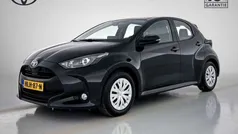 Zwart Gebruikt 2024 Toyota Yaris Hybrid Active Hatchback | € 23.445 (Eerlijke prijs)