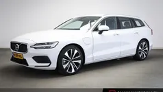 Wit Gebruikt 2020 Volvo V60 Momentum Stationwagen | € 28.695 (Eerlijke prijs)
