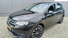 Zwart Gebruikt 2013 Dacia Sandero Lauréate Hatchback | € 4.198 (Eerlijke prijs)