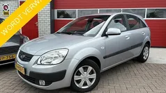 Grijs, metallic lak Gebruikt 2009 Kia Rio Hatchback | € 3.444 (Eerlijke prijs)