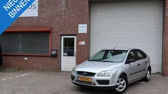 Grijs Gebruikt 2006 Ford Focus Hatchback | € 2.999 (Eerlijke prijs)