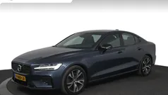 Blauw Gebruikt 2019 Volvo S60 R-Design Sedan | € 29.950 (Eerlijke prijs)